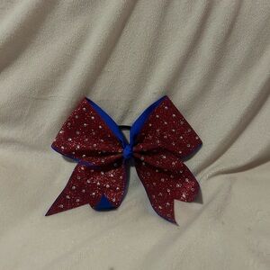 Hair bow in good condition.